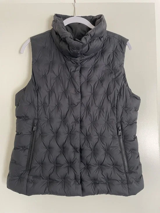 The North Face Holladown Quilted Insulated Down Vest - Picture 5 of 15